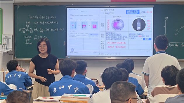 示范引领备考 聚焦复习提质——我校华英利老师应邀赴通江县开展示范课及专题讲座活动