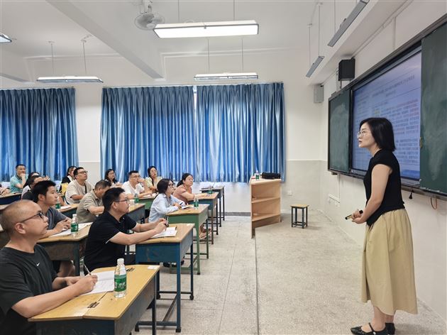 示范引领备考 聚焦复习提质——我校华英利老师应邀赴通江县开展示范课及专题讲座活动