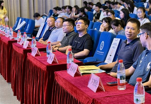 棠外附小教师徐永祥受邀在双流区青少年科技创新大赛教师培训会中做专题讲座