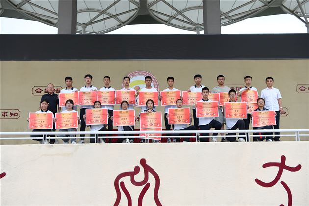 展军训成果 扬青春志气——棠外高2025级国防教育汇报表演暨队列队形比赛圆满落幕