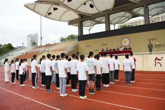 展军训成果 扬青春志气——棠外高2025级国防教育汇报表演暨队列队形比赛圆满落幕