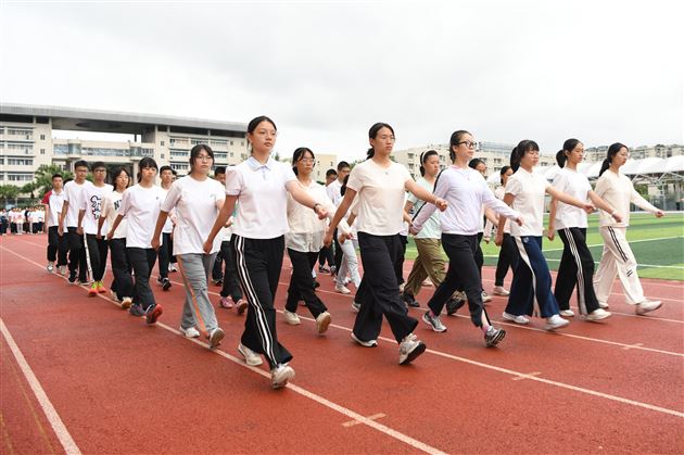 展军训成果 扬青春志气——棠外高2025级国防教育汇报表演暨队列队形比赛圆满落幕