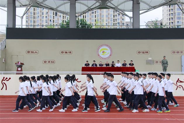 展军训成果 扬青春志气——棠外高2025级国防教育汇报表演暨队列队形比赛圆满落幕