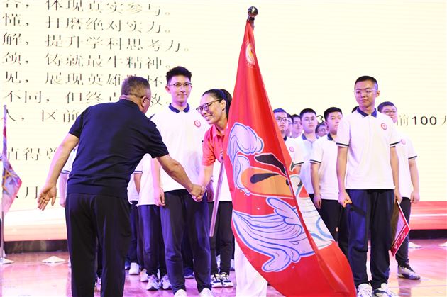 壮观天地 与立苍穹——记棠外高2023级“零诊”表彰暨高三启动仪式