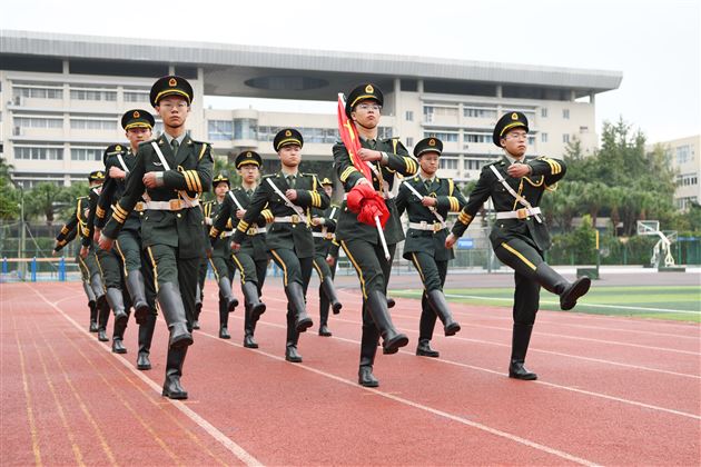 培根铸魂谱新篇 师者如光育栋梁——成都棠湖外国语学校隆重举行2025年教师节庆祝表彰大会