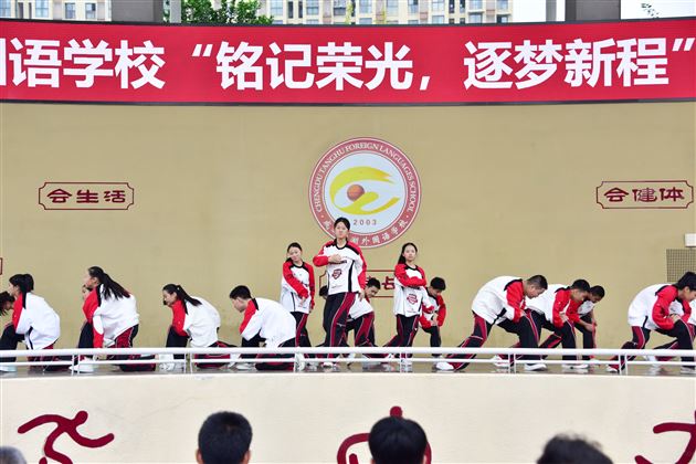 铭记荣光 逐梦新程——棠外初中举行2025-2026学年度开学典礼