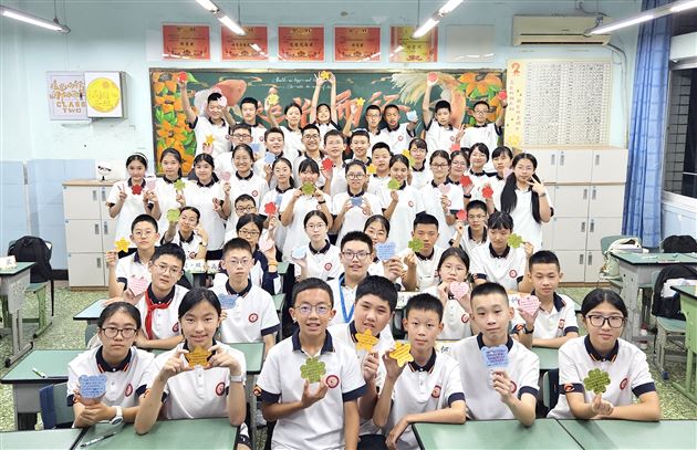 纸短情长 师恩难忘——校团委、少先队组织学生手写祝福致敬恩师