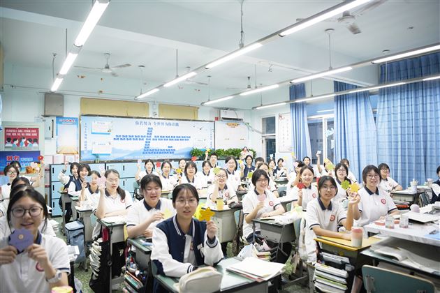 纸短情长 师恩难忘——校团委、少先队组织学生手写祝福致敬恩师