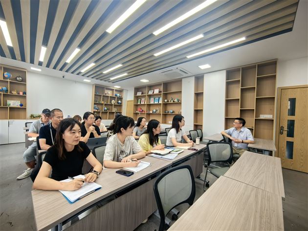 聚焦新生家校群管理 助力新任班主任成长