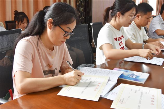 青蓝相承育桃李 薪火共进谱新篇——棠外初中隆重举行2025年师徒结对仪式