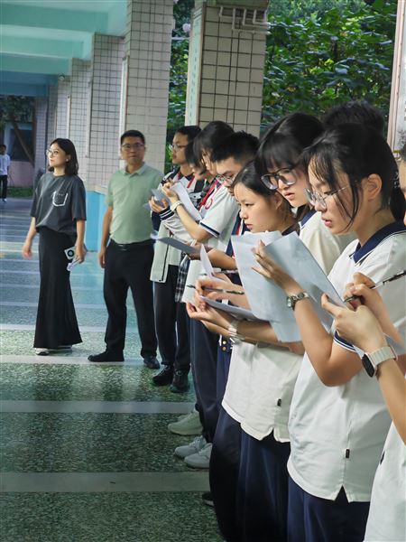 墙绘山河忆峥嵘 笔书师恩寄深情——棠外高中开展主题文化墙评比活动 