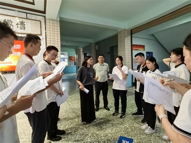 墙绘山河忆峥嵘 笔书师恩寄深情——棠外高中开展主题文化墙评比活动