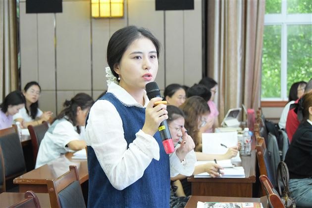 棠外开展基于“课程转化力”的七年级语文新教材培训暨单元整体教学设计研讨活动