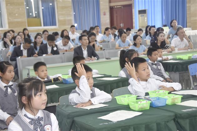 深耕课题赋能教育 笃行研究驱动成长——棠外附小成功举行2025年度课题开题论证会