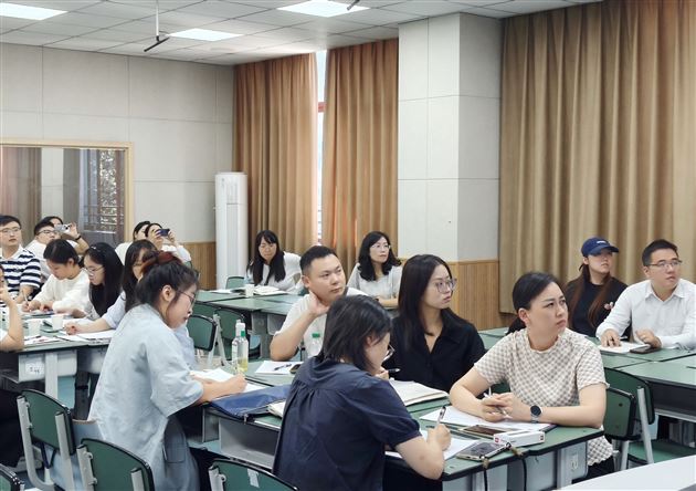 从思维重构到AI赋能，深耕新时代教师 “新五项基本功”——棠外高中张泽刚、华英利老师受邀在成都市秋季菜单培训中讲座 