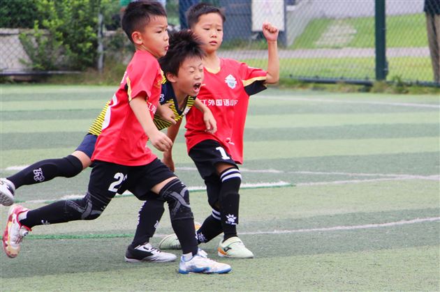 棠外附小U7登顶成都，川超精神薪火相传