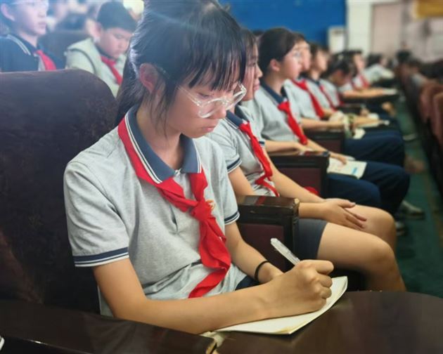 走进奇妙的工业世界——记棠外附小六年级家长义工课堂