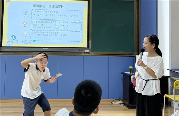 初二年级：心向暖阳乘风启航，唤醒情绪能量 