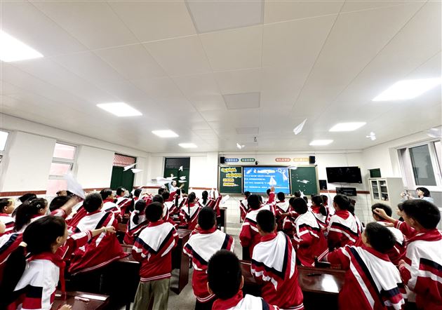 党建引领传薪火 城乡携手共成长——成都棠湖外国语学校小学党总支赴隆昌市双凤镇中心学校送教暨爱心捐赠活动