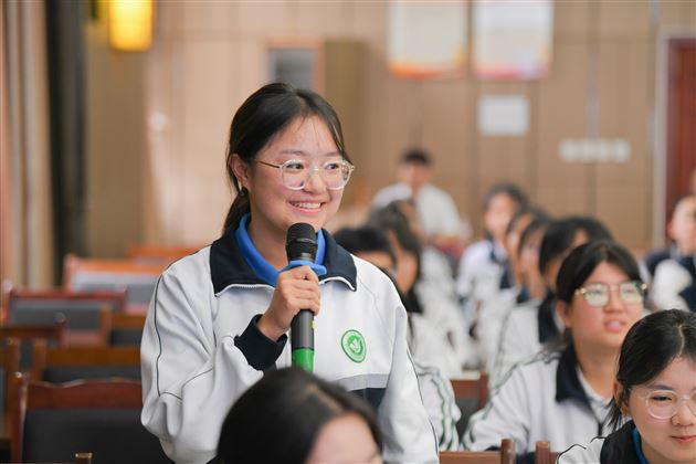 同播石榴籽 共筑中国梦——甘肃民族地区·西南民族大学·成都棠湖外国语学校 各族青少年手拉手交流活动 (11).jpg