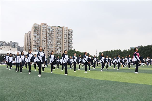 飒爽英姿展风采 青春飞扬强体魄——棠外初一年级成功举行队列队形暨素质操比赛