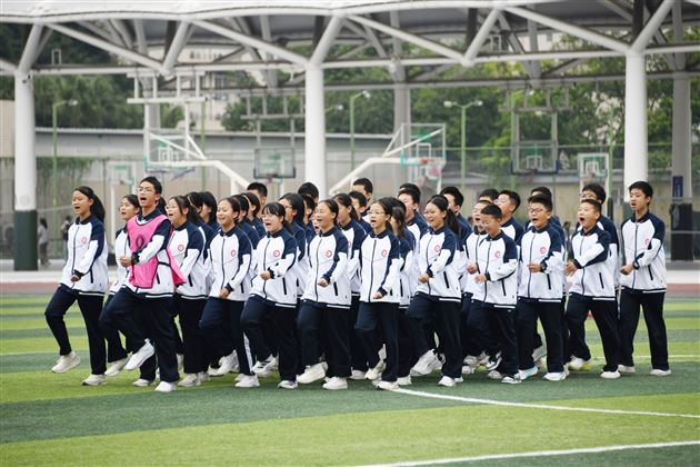 飒爽英姿展风采 青春飞扬强体魄——棠外初一年级成功举行队列队形暨素质操比赛