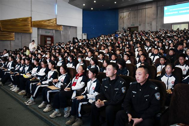 警校联动，向校园欺凌说“不”——棠外初中举行警官进校园法治教育主题活动