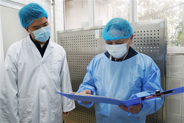 聚焦食堂膳食“吃”心实事，守护师生“舌尖上的安全”——棠外膳食管理教职工代表委员会走进食堂后厨