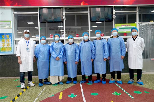 聚焦食堂膳食“吃”心实事，守护师生“舌尖上的安全”——棠外膳食管理教职工代表委员会走进食堂后厨