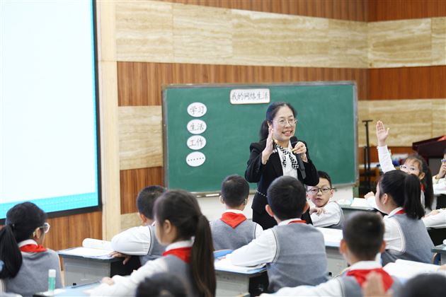贯通学段壁垒 共探育人路径——2025年西藏自治区“国培计划”全区初中道德与法治骨干教师能力提升培训暨棠外大中小学思政课