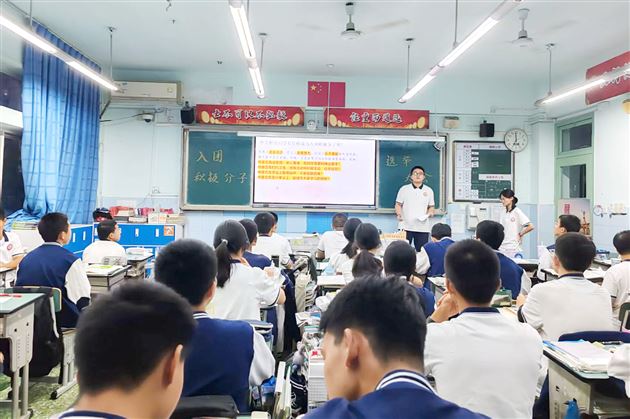 凝“青”聚力向团行 逐光奋进正当时——棠外高中各班团支部顺利开展入团积极分子选举大会