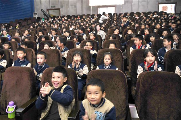 家长课堂讲授航空奥秘 童心启航点亮蓝天梦想