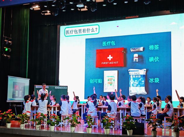 棠外附小在双流区首次室内体育教研活动中献课获好评