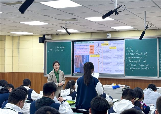 四维能力协同进阶 共筑英语“好课堂”——李秀芳外语名师工作坊成功举办新教师课堂展评活动 