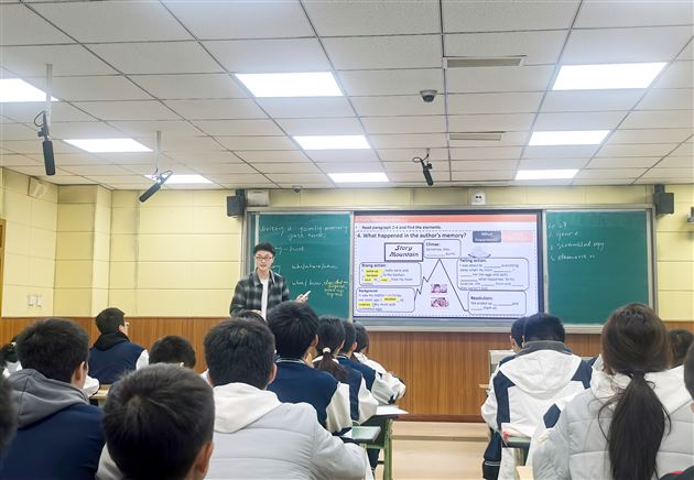 四维能力协同进阶 共筑英语“好课堂”——李秀芳外语名师工作坊成功举办新教师课堂展评活动 