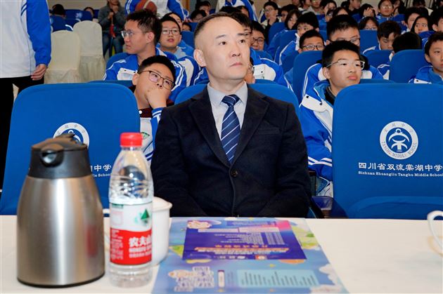 智慧双师，点亮科创梦想——棠外附小师生参加双流区青少年科技创新大赛开幕式活动 