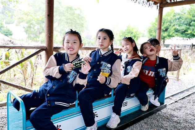 秋光正好，童心飞扬——棠外附小一年级学子欢乐田园实践纪实