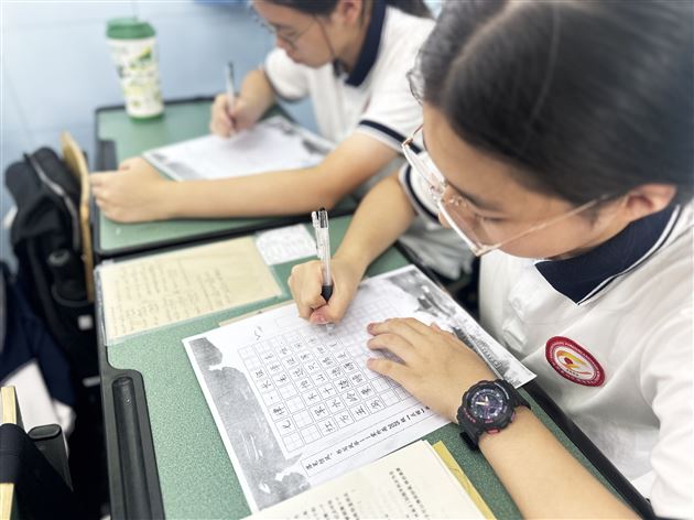 落笔惊风 书写芳华——我校高2025级举行校园书法大赛