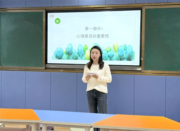 棠外初中袁成、姚静老师受《教育导报》邀请深度解读“心理十条”政策