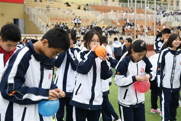 欢乐共绽放 活力满校园——棠外初中第十二届师生集体趣味运动会顺利举行 