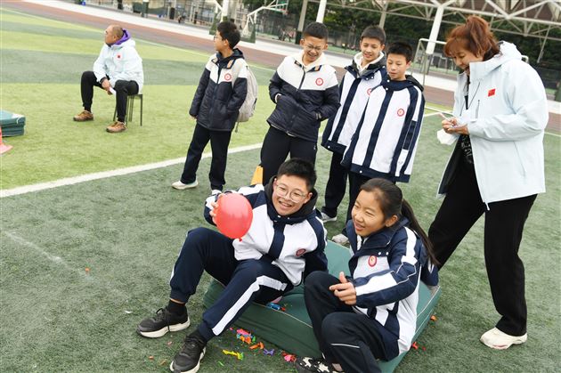 欢乐共绽放 活力满校园——棠外初中第十二届师生集体趣味运动会顺利举行 