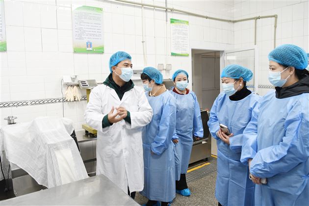 家校同心，“食”刻守护——成都棠湖外国语学校顺利召开2025-2026学年度膳食管理家长委员会第一次会议