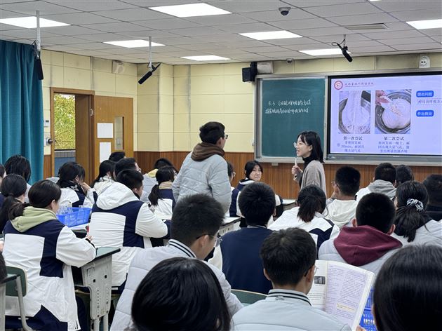 聚焦科学思维 探索生命奥秘——棠外高中生物组承办成都市高中生物菜单培训活动