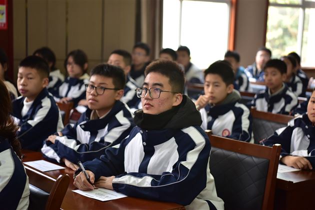 以赛促教锤炼技能 德心共育赋能成长——棠外初中开展2025年班主任技能大赛展评“主题班会课”（校内复赛）暨棠外初中“践行教育家精神，提升教师德心共育力”专题培训（第十六期）活动