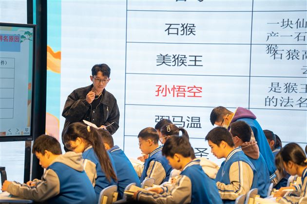 名师引领促均衡 书香致远润乡土——刘勇名师工作室赴郫都区开展送教研讨活动