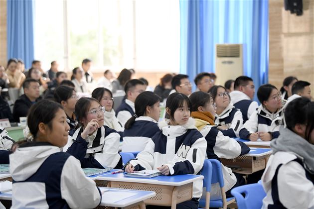 棠外成功举办成都市中学“生涯教育课程设计与实施”研讨活动