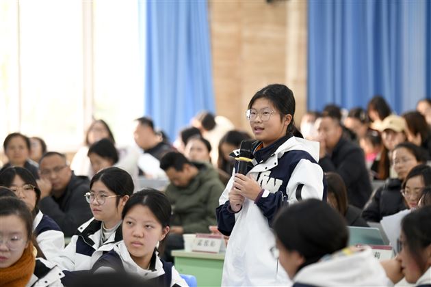 棠外成功举办成都市中学“生涯教育课程设计与实施”研讨活动