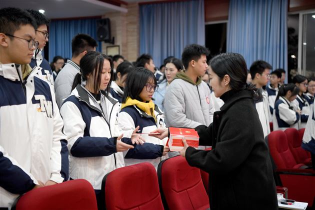 棠外高中团总支举行纪念“一二·九”爱国学生运动90周年主题团日活动