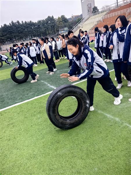 棠外初2023级召开冬季趣味运动会