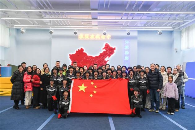 棠外附小啦啦操队问鼎世界冠军 